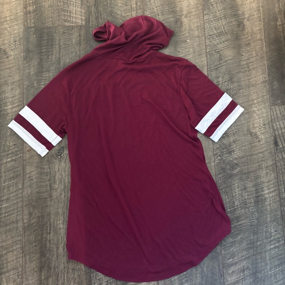 Warner Bros. Burgundy Harry Potter Hogwarts Hooded tshirt - Picture 5 of 5